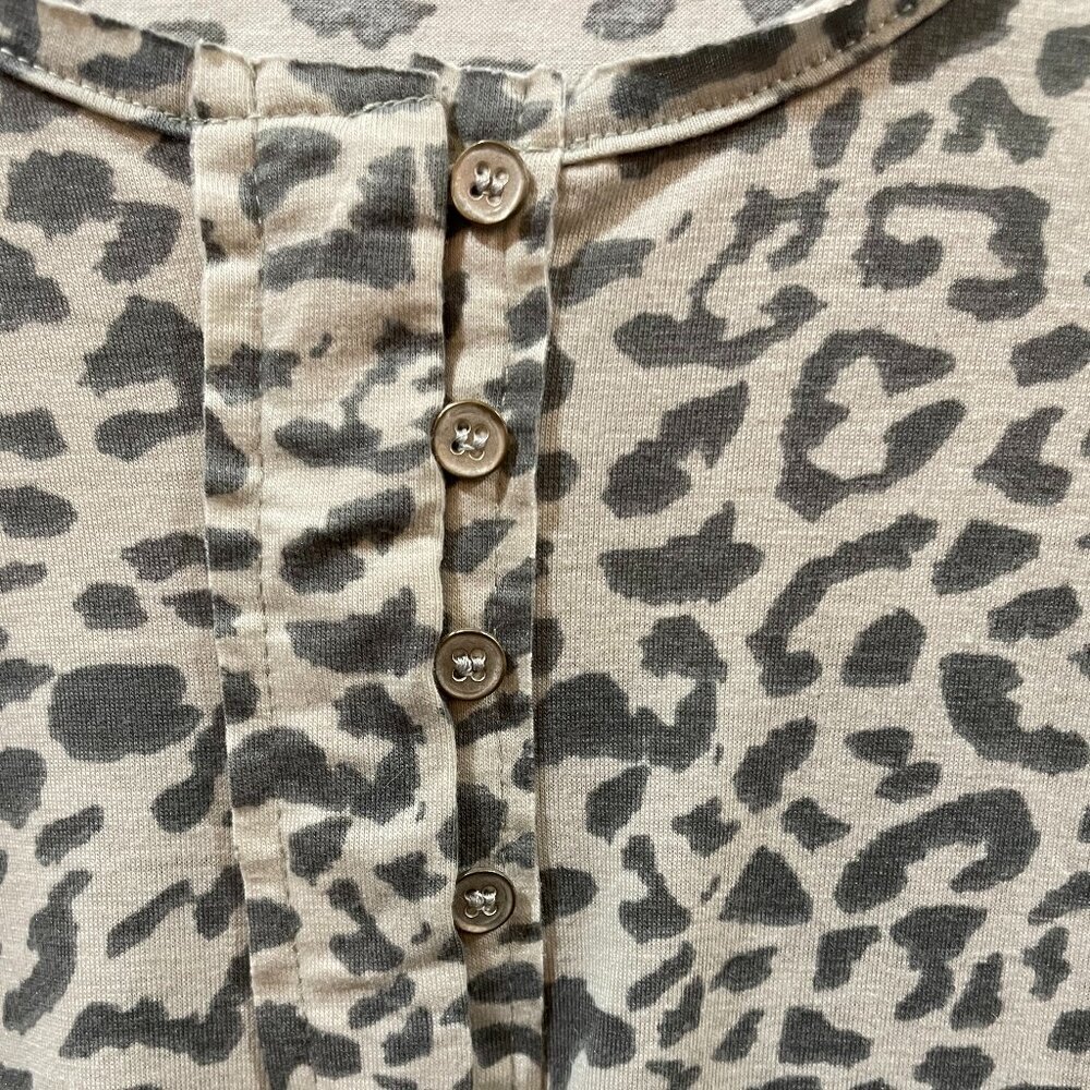 POL Boho Chic Animal Print Long Sleeve Henley Top T Shirt Size Small - Picture 3 of 4